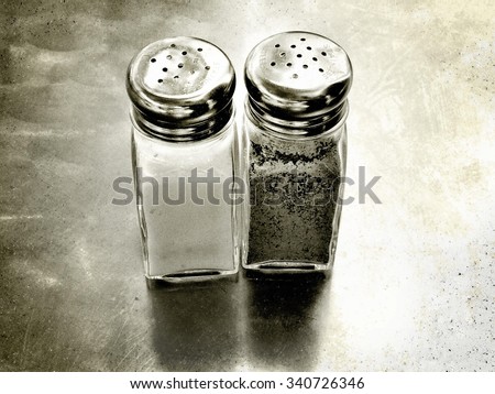 stock-photo-salt-and-pepper-shakers-3407