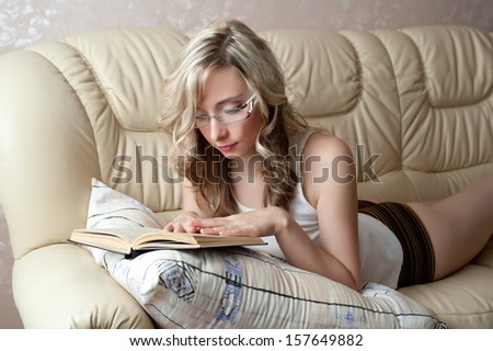 videorama piss attraction sleeping bonde teen glasses