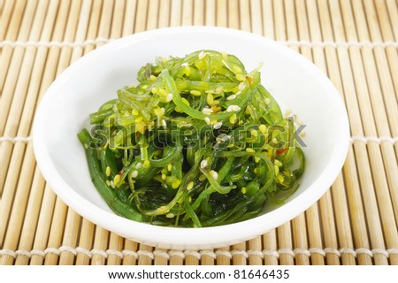 http://thumb9.shutterstock.com/display_pic_with_logo/661444/661444,1311663270,2/stock-photo-seaweed-on-bowl-81646435.jpg