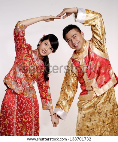 http://thumb9.shutterstock.com/display_pic_with_logo/790309/138701732/stock-photo-chinese-traditional-wedding-dress-138701732.jpg