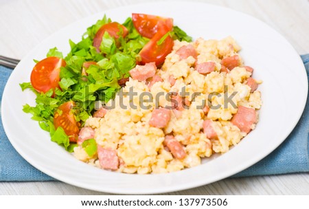 scrambled eggs with ham and scrambled eggs and bacon scrambled
