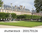 place des vosges in the city of ...