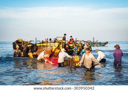 LONG HAI, VIET NAM - MAY 31 2015: People's daily life at fishing village Long Hai, they collecting fresh fishes from boat and open up a market in the early morning