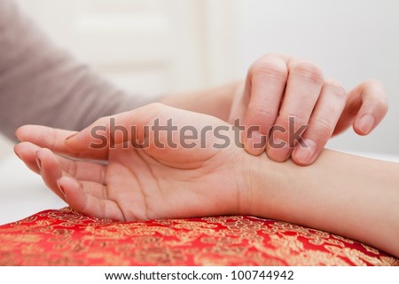 Pulse diagnostic with hand on a cushion