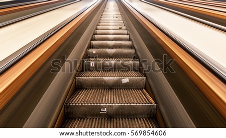 The oldest escalators of the Netherlands. They transport their passengers up and out of the pedestrians tunnel that goes under the river.