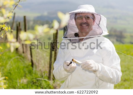 Beekeeping Stock Images, Royalty-Free Images & Vectors | Shutterstock