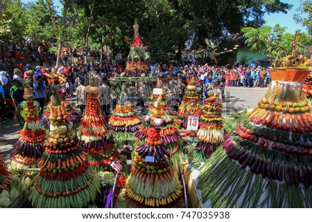 Yogyakarta Indonesia 16th Of July 2017 Gunungan Grebeg Slarong Cave Celebration Yogyakarta Indonesia 16th Of July 2017 Gunungan Grebeg Slarong Cave Celebration