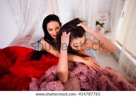Hot Girls Kissing On Bed Hot Girls Kissing On Bed