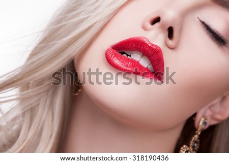 silvia saint piss sexy women biting her lips