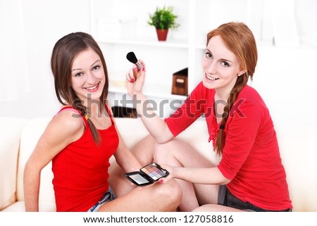 bolcked com pron hot gril from Rocky girl sitting putting makeup