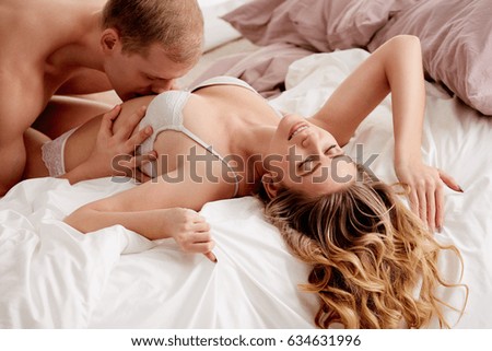 Sexy Women Kissing Men 114