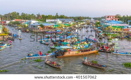 Soc Trang, Vietnam - February 3rd, 2016: Scenes dawn dusk floating market trading of farm produce on Tet crowded with boats out on confluence of the countryside is beautiful in Soc Trang, Vietnam