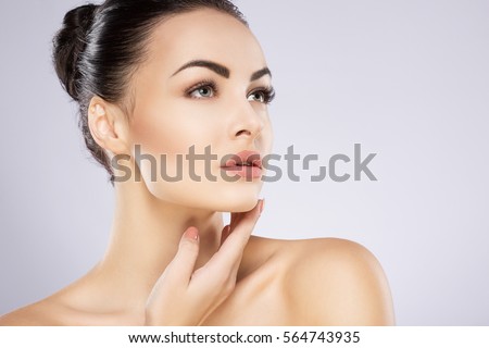 Photo porno fake de inna Naked girl holding face