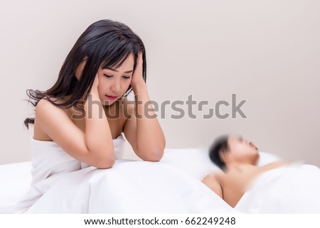 Men and women havind sex
