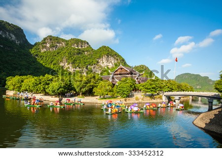 Ninh Binh, Vietnam Otc 29,2015: Trang An is UNESCO World Heritage Site, renowned for its boat cave tours.The Trang An Scenic Landscape Complex includes Hoa Lu, TamCoc- Bichdong, and Bai Dinh Temple