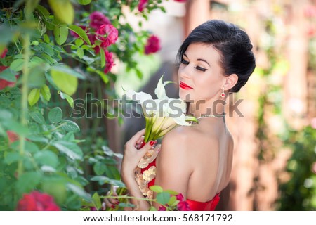 https://thumb9.shutterstock.com/display_pic_with_logo/3668747/568171792/stock-photo-beautiful-asian-bride-in-red-dress-holding-bouquet-of-flowers-wedding-concept-568171792.jpg