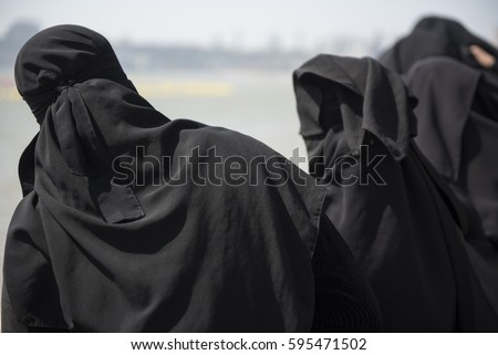 Muslim women at the beach in burkas opinion Muslim women at the beach in burkas