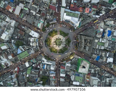 Road roundabout large The road has six lines beautiful Before sunset , Bird Eye View in bangkok , 22 Karakadakhom Circle , Bangkok , Thailand .