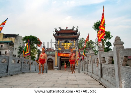 BAC Ninh, Vietnam, April 19, 2016 youth groups, to participate in the relay, Temple Festival in Bac Ninh, Vietnam, worship Ly