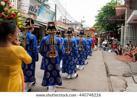 BAC Ninh, Vietnam, April 19, 2016 people go to church, the Temple of Ly, Bac Ninh, Vietnam