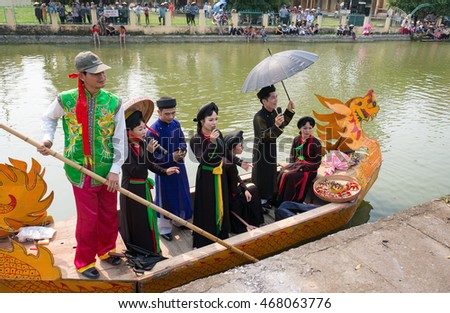 BAC Ninh, Vietnam, April 10, 2016 festival, folk singing on the boat. Intangible Heritage of Humanity, held at the lakes Bac Ninh, Vietnam