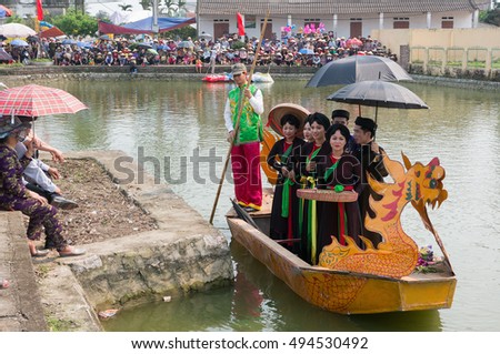 BAC Ninh, Vietnam, April 10, 2016 festival, folk singing on the boat. Intangible Heritage of Humanity, held at the lakes Bac Ninh, Vietnam