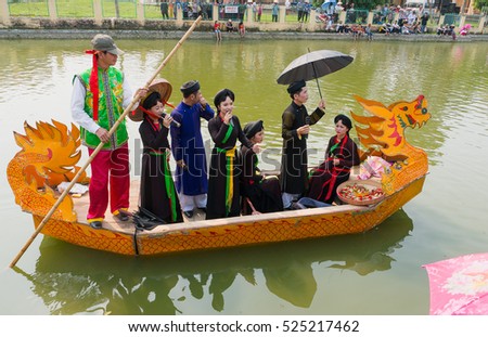 BAC Ninh, Vietnam, April 10, 2016 festival, folk singing on the boat. Intangible Heritage of Humanity, held at the lakes Bac Ninh, Vietnam