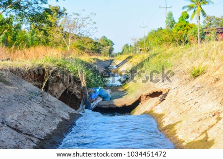Concrete canal, irrigation canal Damage can not be transferred to the irrigation system.
