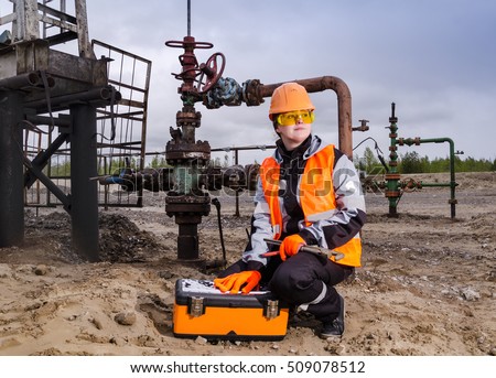 Oil Rig Worker Stock Images, Royalty-Free Images & Vectors ...