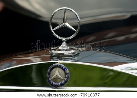 MOSCOW - MAY 15: Mercedes-Benz emblem logo on exhibition at Mercedes-Benz Classic Day-2010, massive oldtimer rally, Moscow, Russia, on May 15, 2010