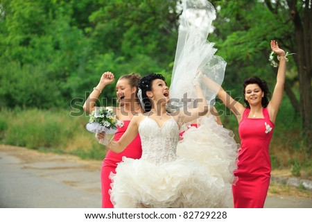 https://thumb9.shutterstock.com/display_pic_with_logo/58832/58832,1313228123,2/stock-photo-happy-bridesmaids-enjoying-with-bride-82729228.jpg
