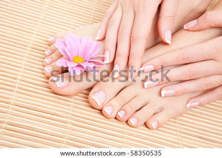 chăm sóc cho đôi chân người phụ nữ xinh đẹp