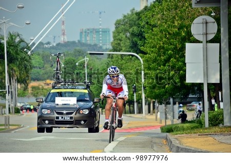 Effectif Stock-photo-putrajaya-feb-suk-ho-kang-from-seoul-cycling-team-in-action-during-the-putrajaya-individual-98977976