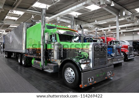 Peterbilt Stock Images, Royalty-Free Images & Vectors | Shutterstock