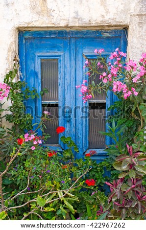 Plum Door On Teal Blue House Stock Photo 1541153 - Shutterstock