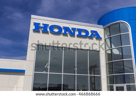 Indianapolis - Circa August 2016: Honda Motor Co. Logo and Sign. Honda Manufactures Among the Most Reliable Cars in the World III