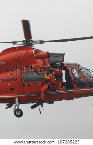 united states coast guard rescue swimmers