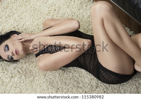 anmateur nude brunette with her eyes closed anmateur nude brunette with her eyes closed
