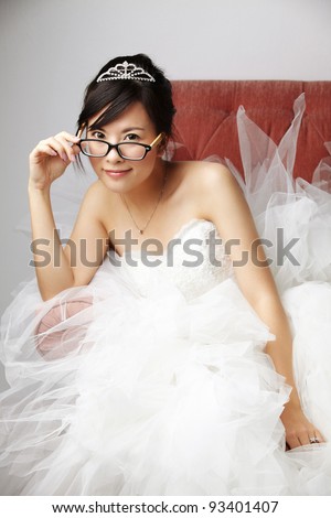 http://thumb9.shutterstock.com/display_pic_with_logo/918959/918959,1327337696,2/stock-photo-young-beautiful-asian-bride-wearing-bridal-tiara-in-white-bride-dress-with-smile-wearing-eye-93401407.jpg