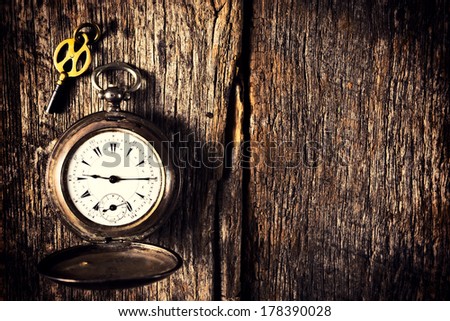 stock-photo-old-pocket-watch-and-key-on-...390028.jpg