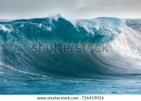 Big Ocean Wave Breaks Under Sun Stock Photo 68152051 - Shutterstock