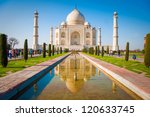 Taj Mahal On A Bright And Clear ...
