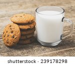 fresh healthy milk and cookies