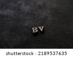 The letters B and V above the dark field. Initials BV.
