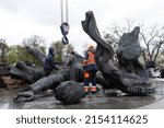 Municipal Workers Dismantle A...