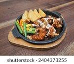 Brown Beef Hotplate With Beef Meat, Potato Wedges, Mix Vegetable, Mayonnaise Sauce And Brown Sauce. Food Menu.