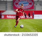 Small photo of Linda Dallmann (10 FC Bayern Munchen) during the Flyeralarm Frauen Bundesliga match between FC Bayern Munich and 1. FC Cologne at FC Bayern Campus, Munich.