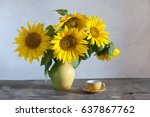 Bouquet Of Yellow Sunflowers On ...