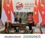 Small photo of Retno Marsudi, Indonesian Foreign Minister witnesses Hakan Fidan, Turkiye Minister for Foreign Affairs signs guestbook before bilateral meeting in Jakarta, 15 July 2023