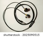 This handsfree for listening to music, made of black rubber and a combination of yellow on a white background